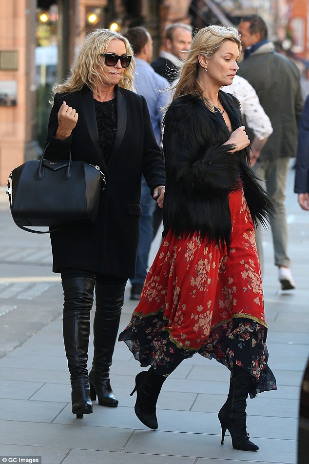 Kate Moss Looks Stunning In Her Trademark Boho Style For London 