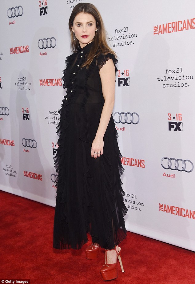 Keri Russell displays baby bump at The Americans season 4 premiere with ...